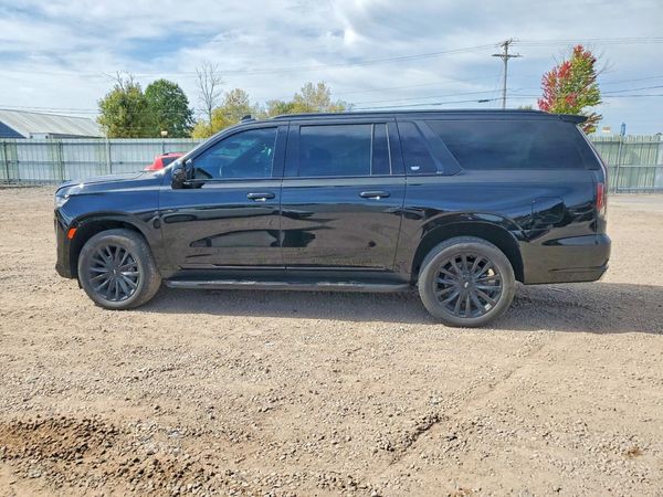 2024 CADILLAC ESCALADE Luxury — LOOS