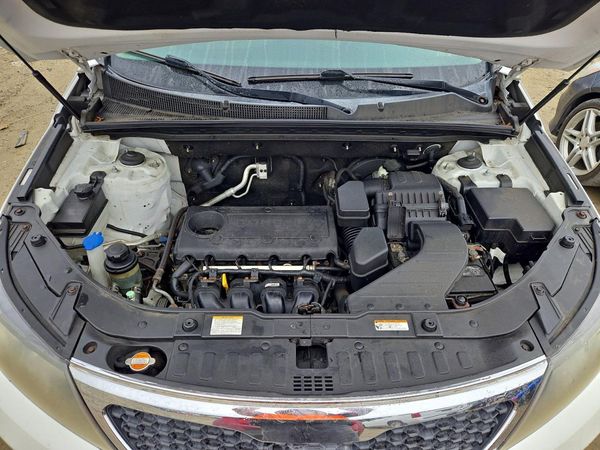 2012 KIA SORENTO GL(Middle-low grade) — Engine bay