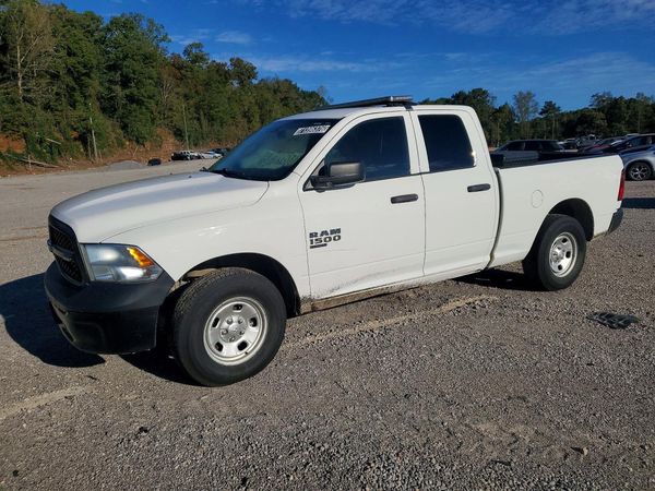 2022 RAM 1500 CLASSIC Tradesman — Front 3/4
