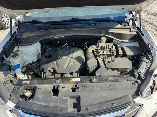 2013 HYUNDAI SANTA FE — Engine bay