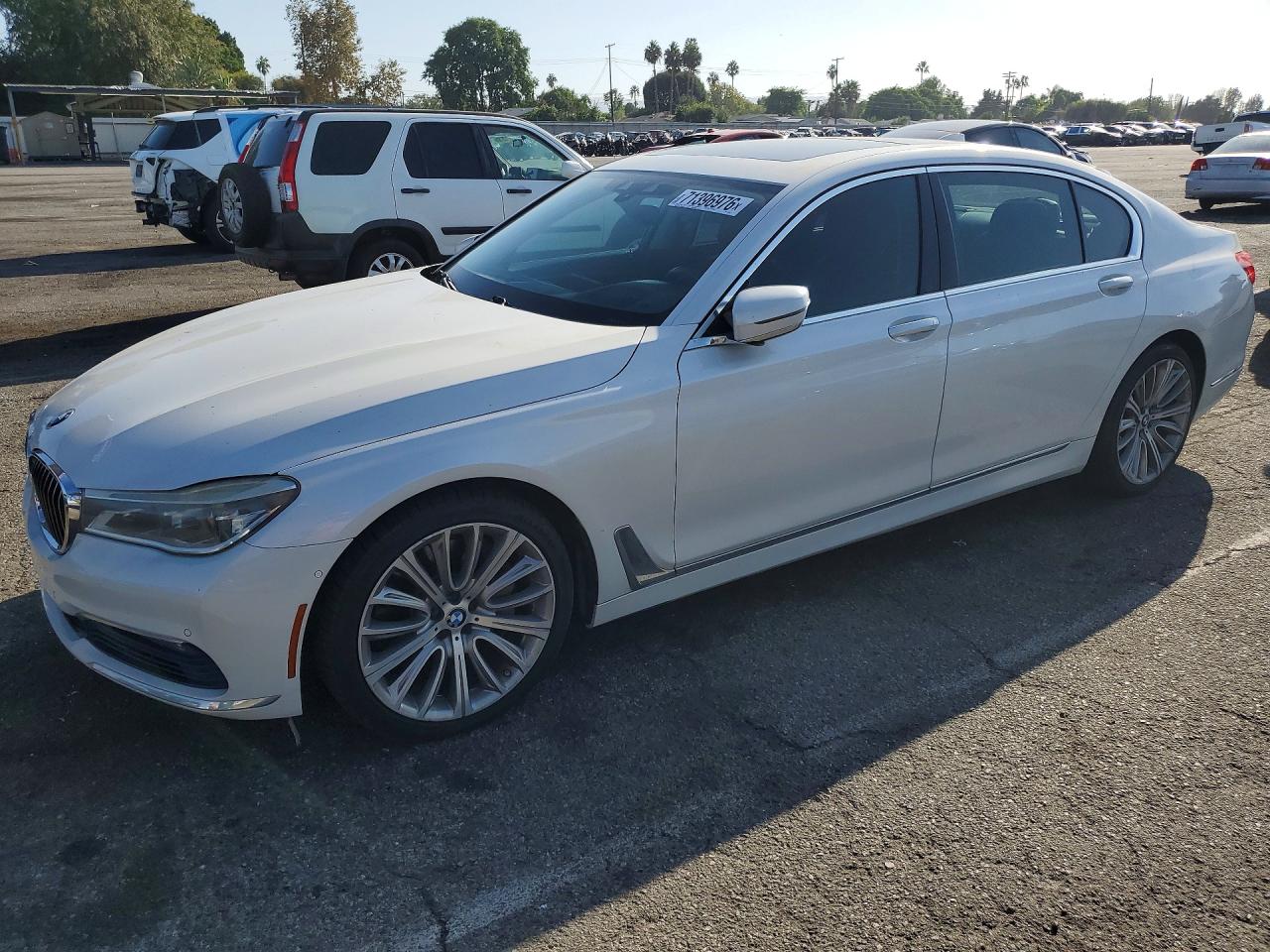 2016 BMW 750 xDrive — Front 3/4