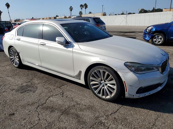 2016 BMW 750 xDrive — Passenger 3/4