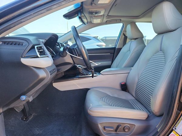 2018 TOYOTA CAMRY SE/XLE Hybrid — DENT