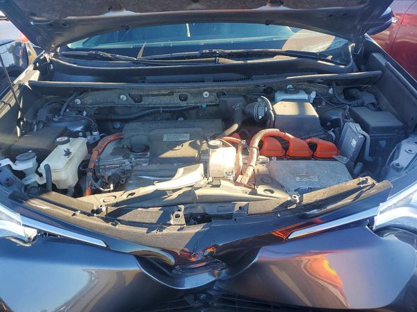 2018 TOYOTA RAV4 Ltd — Engine bay