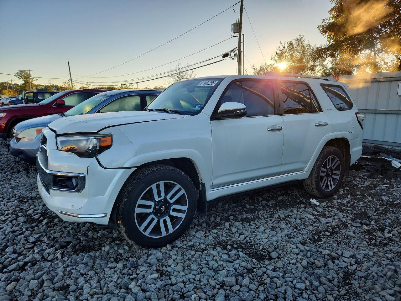 2016 TOYOTA 4RUNNER Base Grade — Front 3/4