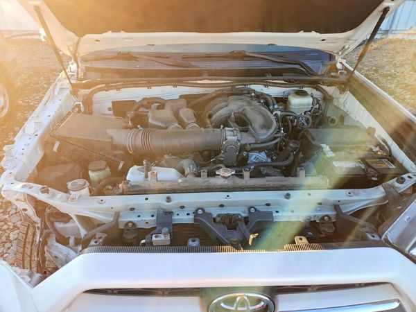 2016 TOYOTA 4RUNNER Base Grade — Engine bay