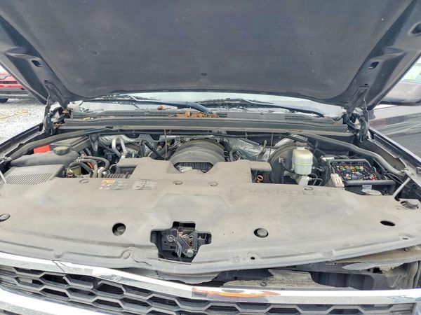 2015 CHEVROLET TAHOE LT — Engine bay