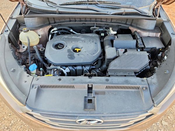 2016 HYUNDAI TUCSON — Engine bay