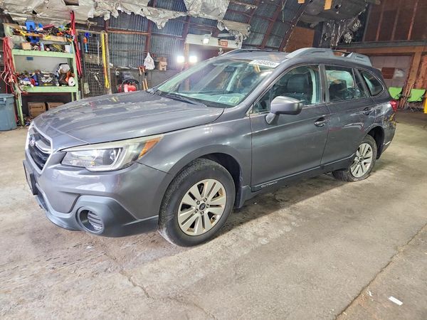 2018 SUBARU OUTBACK Base — Front 3/4