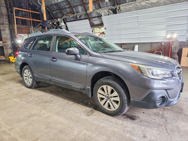 2018 SUBARU OUTBACK Base — Passenger 3/4
