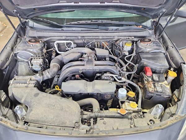 2018 SUBARU OUTBACK Base — Engine bay