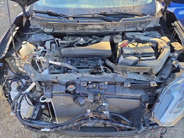 2019 NISSAN ROGUE — Engine bay