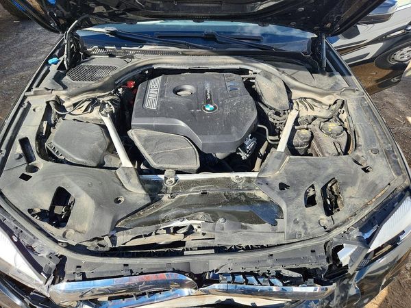 2018 BMW 5 SERIES xDrive — Engine bay