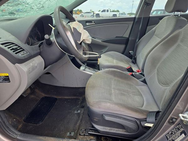 2017 HYUNDAI ACCENT SE Base — DENT