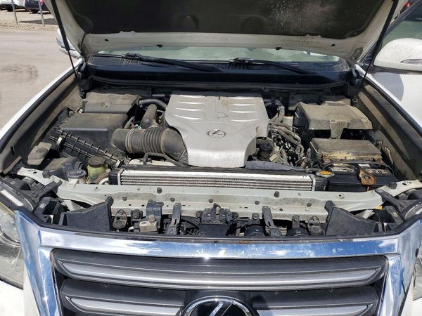 2016 LEXUS GX 460 — Engine bay