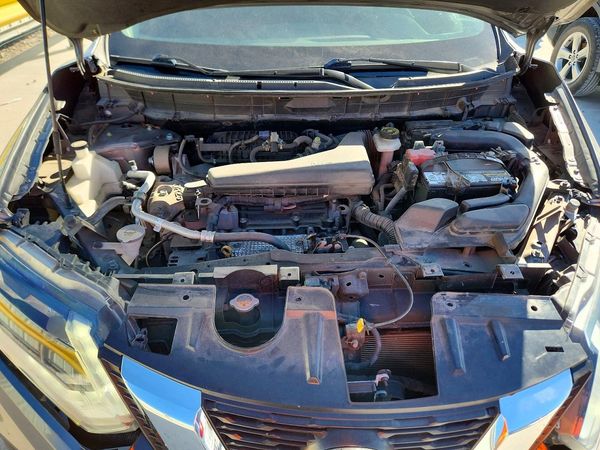 2018 NISSAN ROGUE — Engine bay