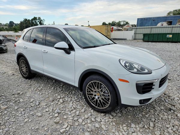 2016 PORSCHE CAYENNE — Passenger 3/4