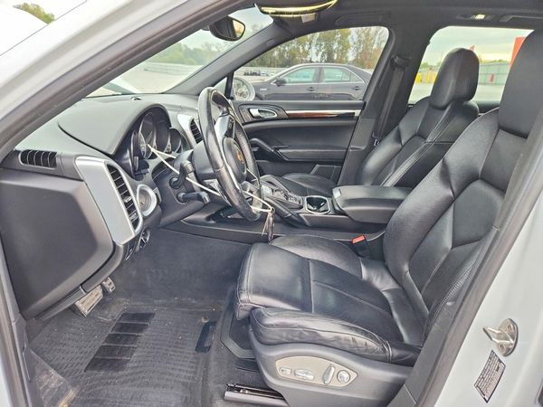 2016 PORSCHE CAYENNE — DENT
