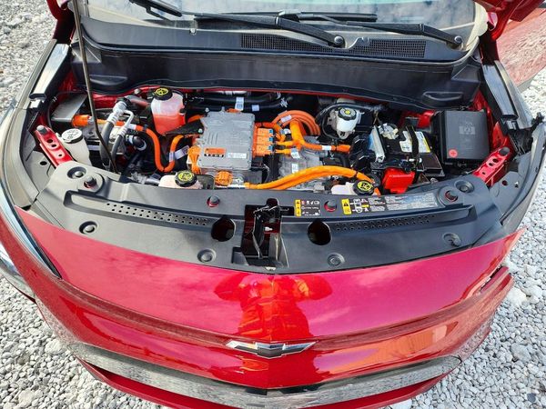 2023 CHEVROLET BOLT LT — Engine bay