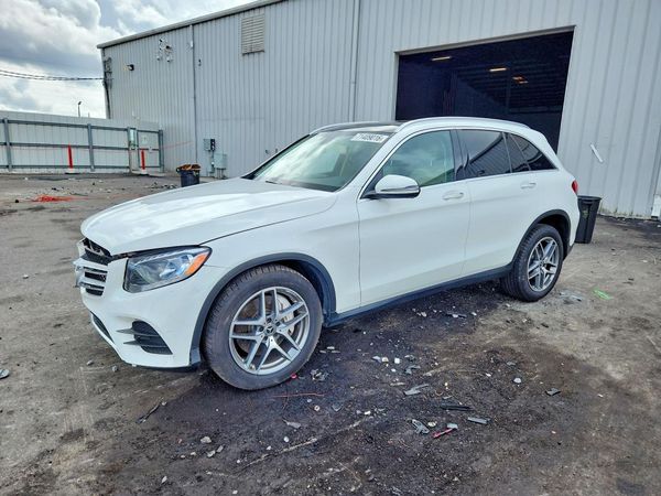 2017 MERCEDES-BENZ GLC-CLASS GLC300 — Front 3/4