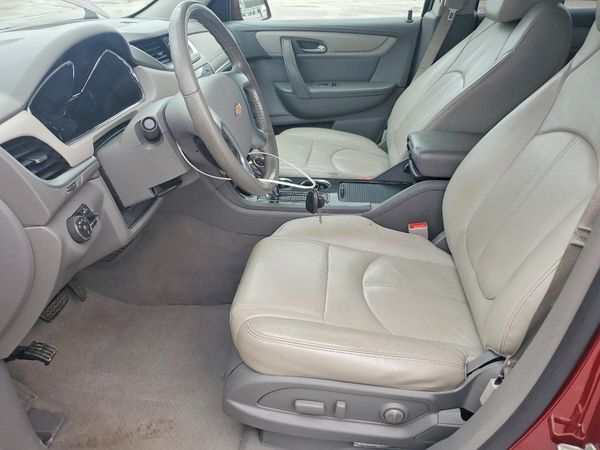2015 CHEVROLET TRAVERSE 2LT — DENT
