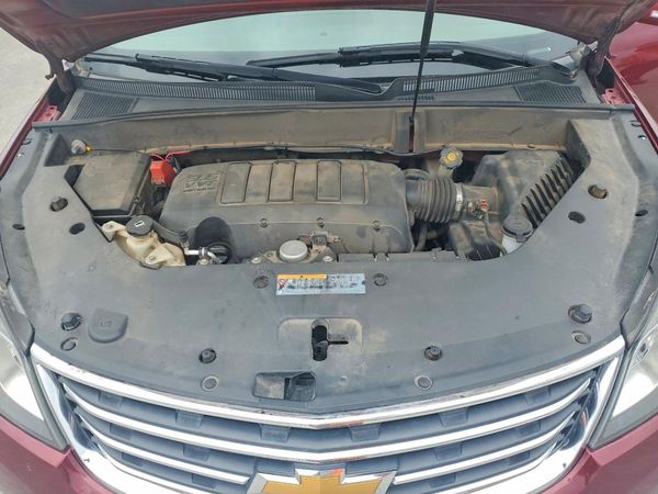 2015 CHEVROLET TRAVERSE 2LT — Engine bay