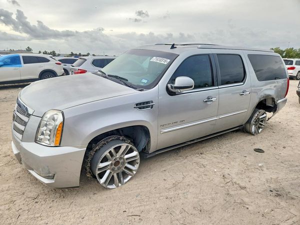 2013 CADILLAC ESCALADE — DSFA — Front 3/4