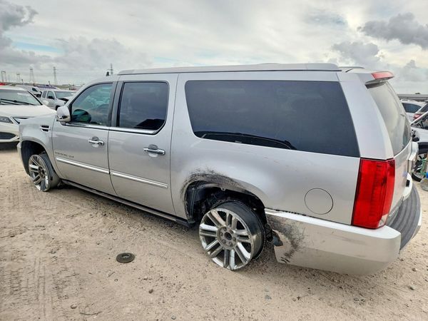 2013 CADILLAC ESCALADE ESV Platinum — DSRA