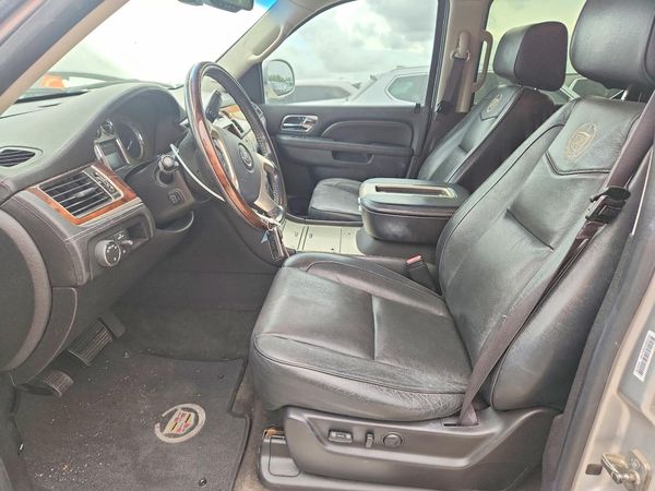 2013 CADILLAC ESCALADE ESV Platinum — DENT