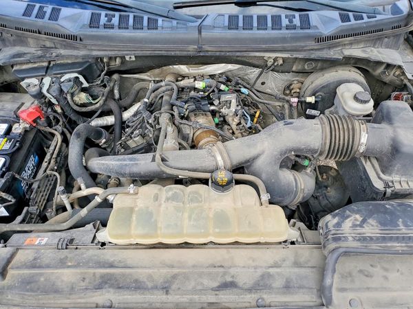2019 FORD F150 — Engine bay