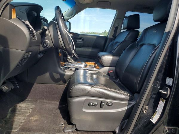 2012 INFINITI QX56 — DENT
