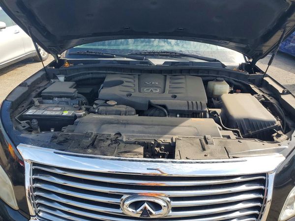 2012 INFINITI QX56 — Engine bay
