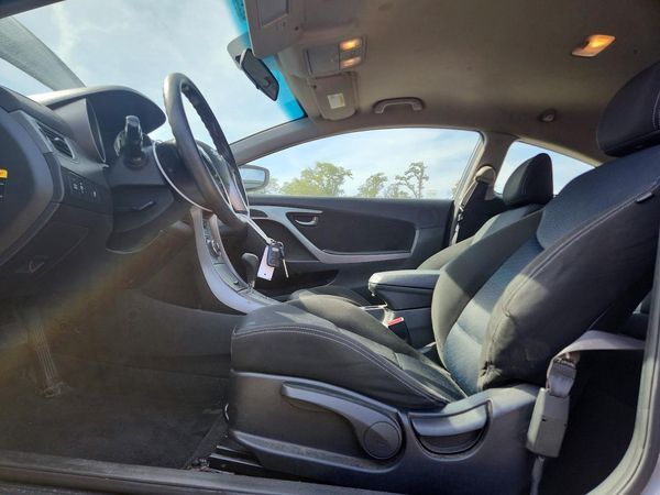 2013 HYUNDAI ELANTRA — DENT