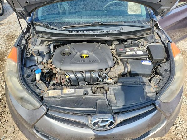 2013 HYUNDAI ELANTRA — Engine bay