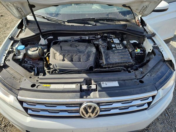 2019 VOLKSWAGEN TIGUAN — Engine bay