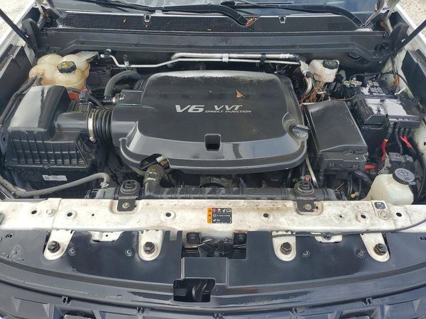 2022 CHEVROLET COLORADO Work Truck — Engine bay