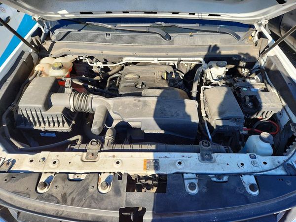 2018 CHEVROLET COLORADO Work Truck — Engine bay