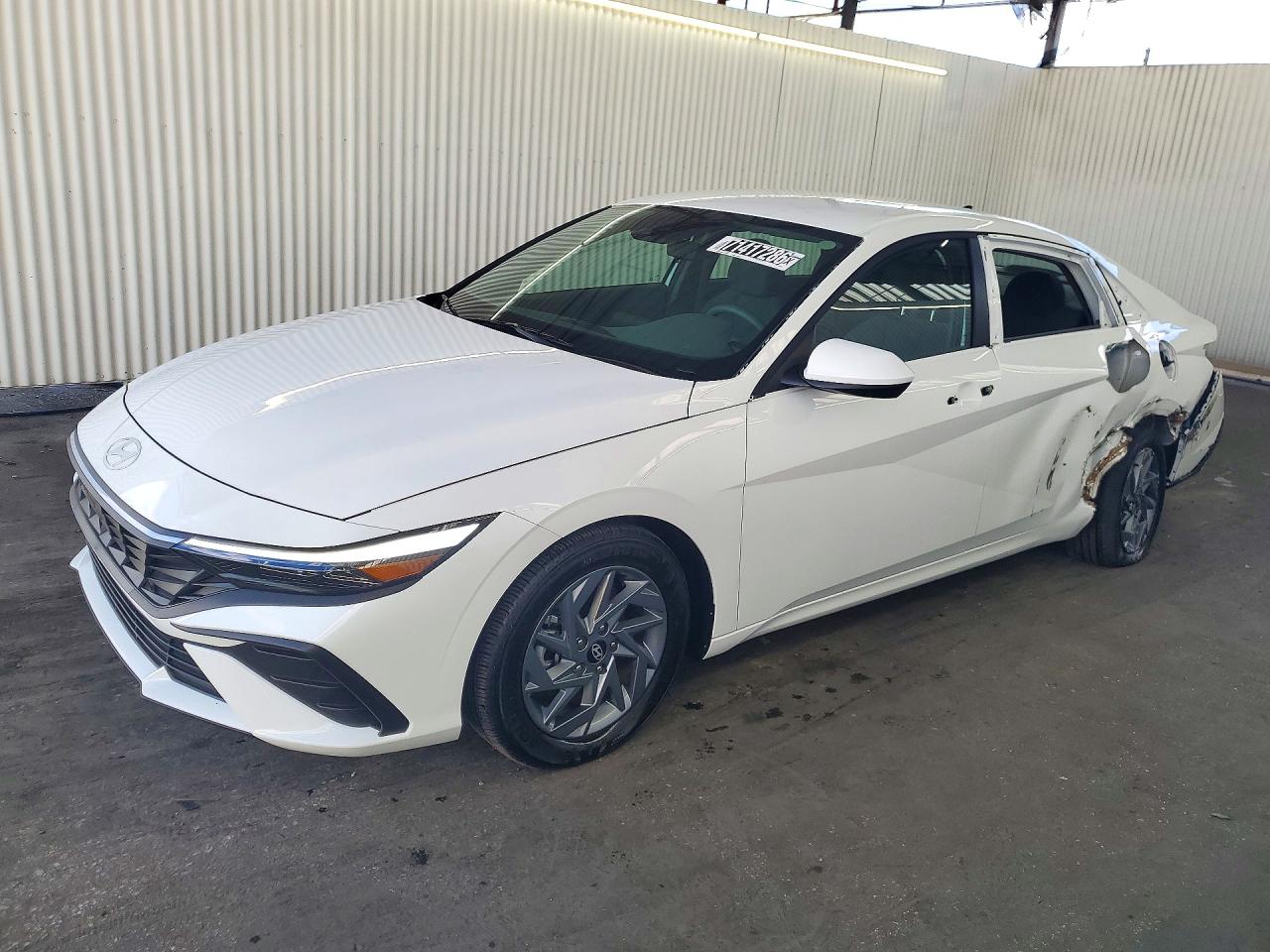 2026 HYUNDAI ELANTRA — Front 3/4