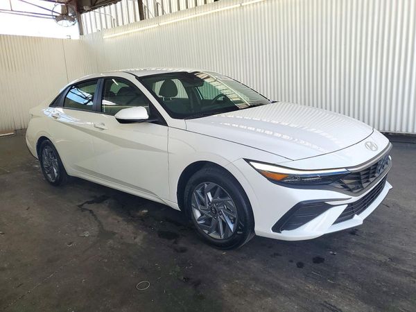 2026 HYUNDAI ELANTRA — Passenger 3/4