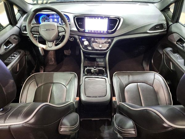 2025 CHRYSLER PACIFICA Limited — CKPT