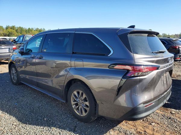 2021 TOYOTA SIENNA LE — DSRA