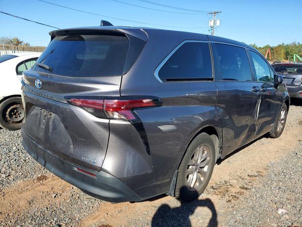 2021 TOYOTA SIENNA LE — PSRA