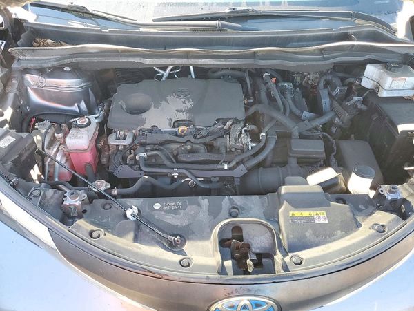 2021 TOYOTA SIENNA LE — Engine bay
