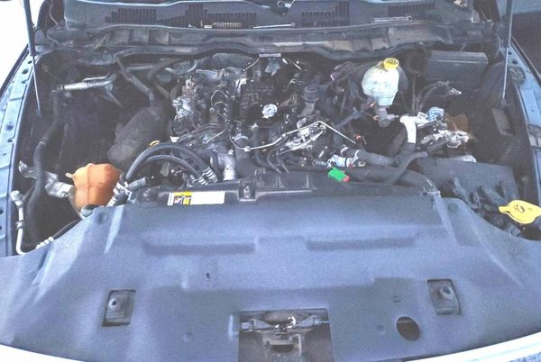2015 RAM 1500 SLT — Engine bay
