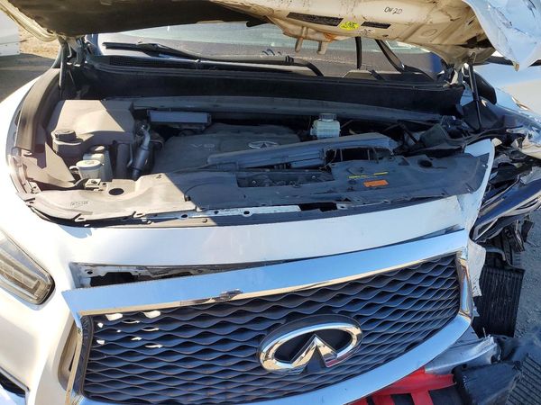 2018 INFINITI QX60 — Engine bay