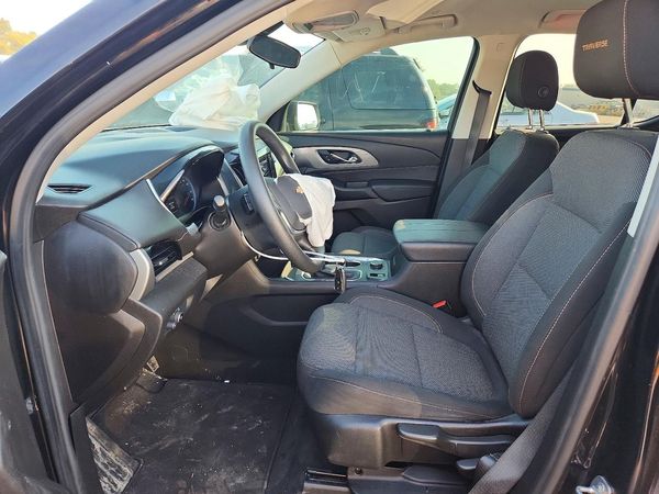 2021 CHEVROLET TRAVERSE LS — DENT