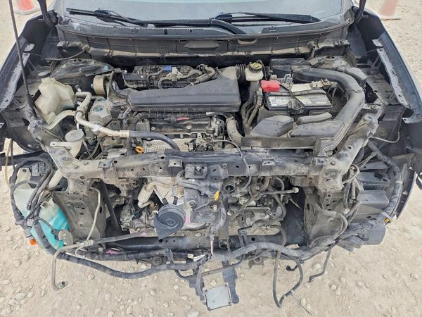 2019 NISSAN ROGUE — Engine bay