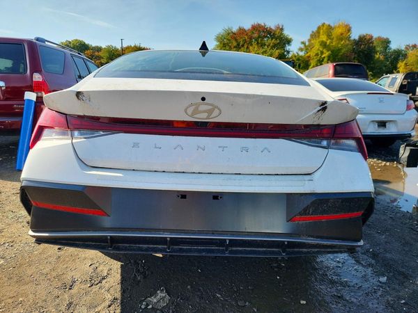 2024 HYUNDAI ELANTRA SEL w/ Convenience Pkg — DIRR
