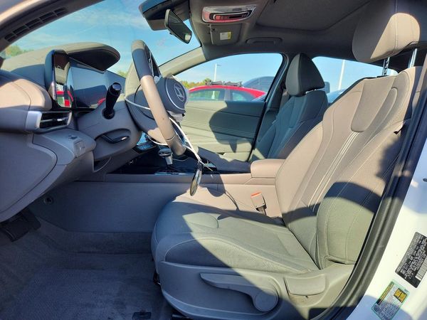 2024 HYUNDAI ELANTRA SEL w/ Convenience Pkg — DENT