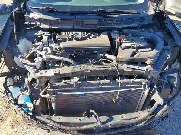 2018 NISSAN ROGUE — Engine bay